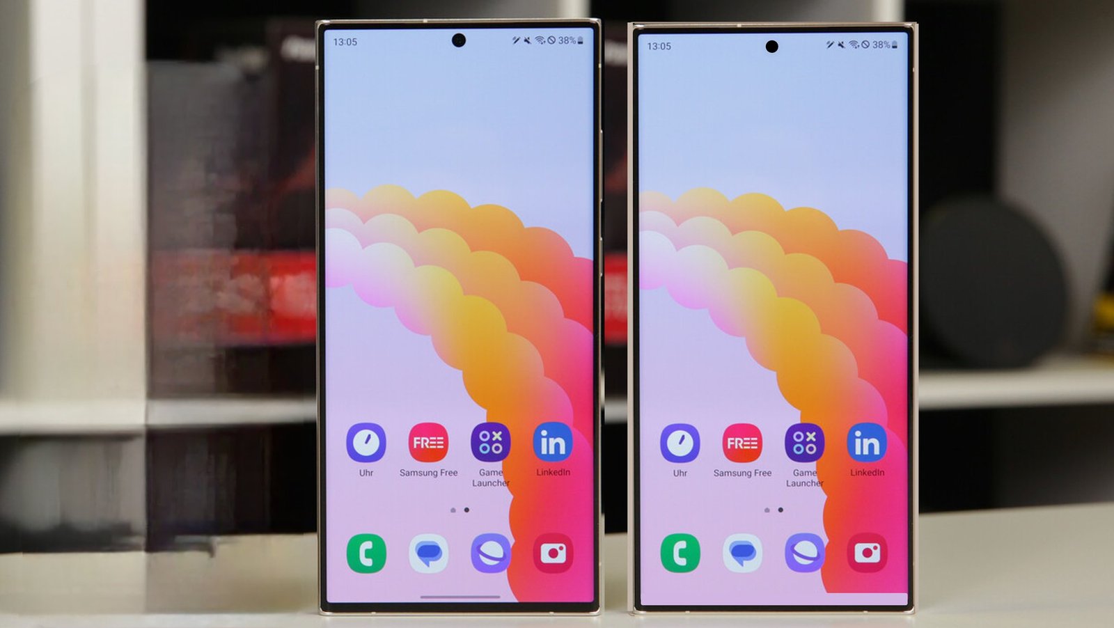 Jämförelse mellan Samsung Galaxy S23 och S24 Ultra på nytt koncept